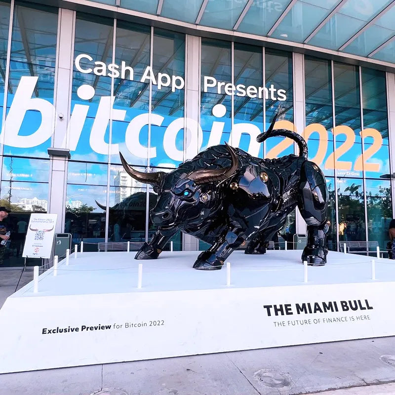 20cm The Miami Bitcoin Bull Model Statue Robot Sculpture Office Desk Wall Street OX