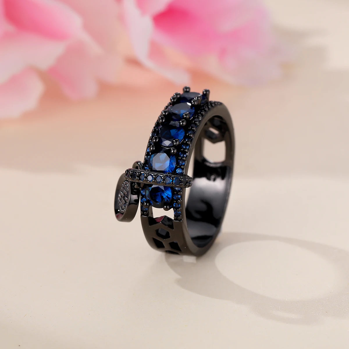 Vintage Royal Blue Stone Ring Yellow Gold Color Luxury Female Wedding Rings For Women Round Dangle Ring Engagement Jewelry Gifts